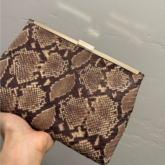 Handmade Genuine Embossed Leather, Articulated Metal Frame Clutch/Crossbody - Picture 9 of 14